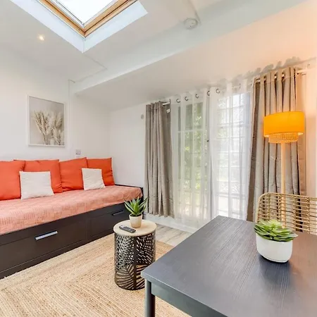 Apartment Bright - Rer B - Plateau De Saclay *